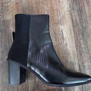 Andre Assous Venice Side zip black leather boot